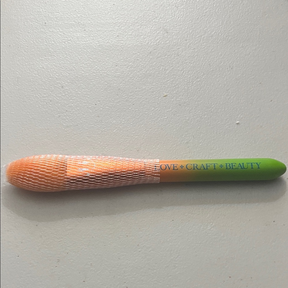 Love Craft Beauty Dual-Tone Makeup Brush